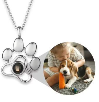 Collar con proyección de mascota